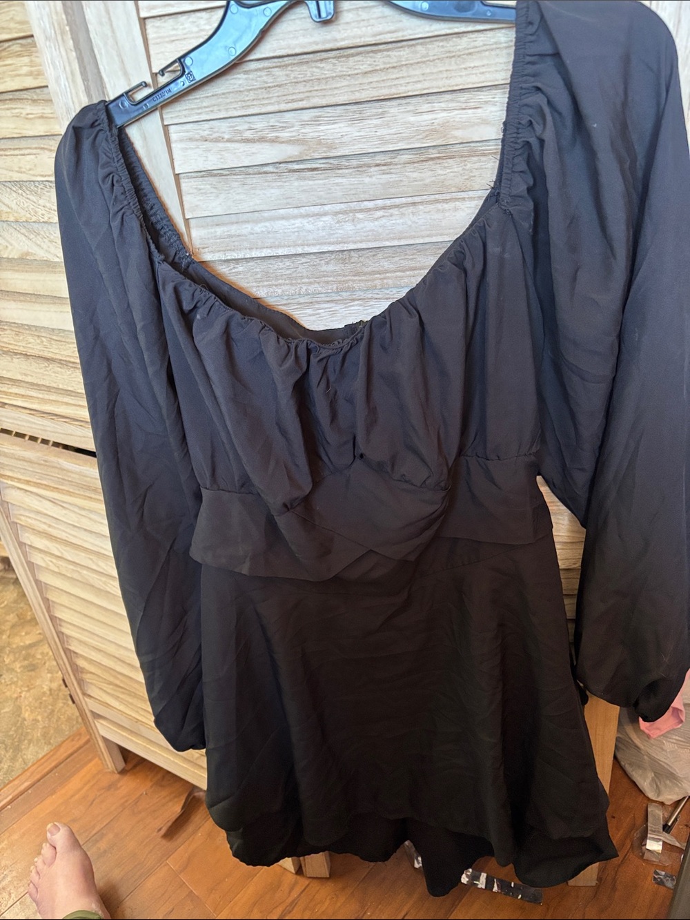 Women's Black Long Sleeve Scoop-Neck Romper Large